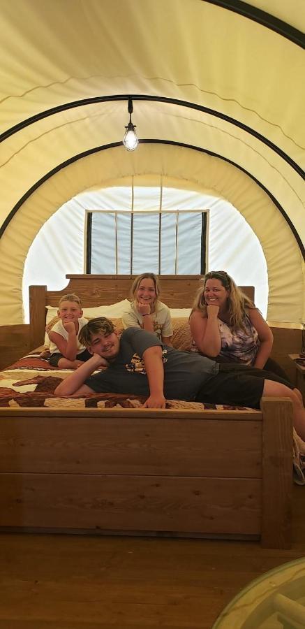 Smoky Hollow Outdoor Resort Covered Wagon Sevierville Buitenkant foto